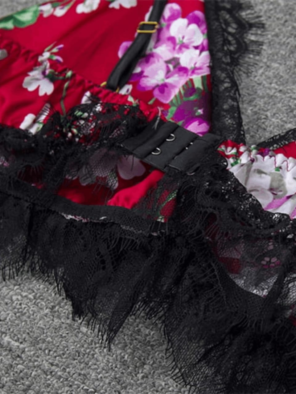 Floral Lace Cami Set – Elegant & Comfortable Sleepwear