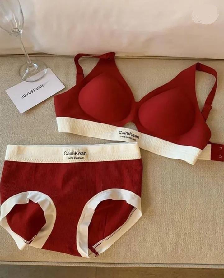 Calvin Klein Design Bra & Panty Set – Removable Pads